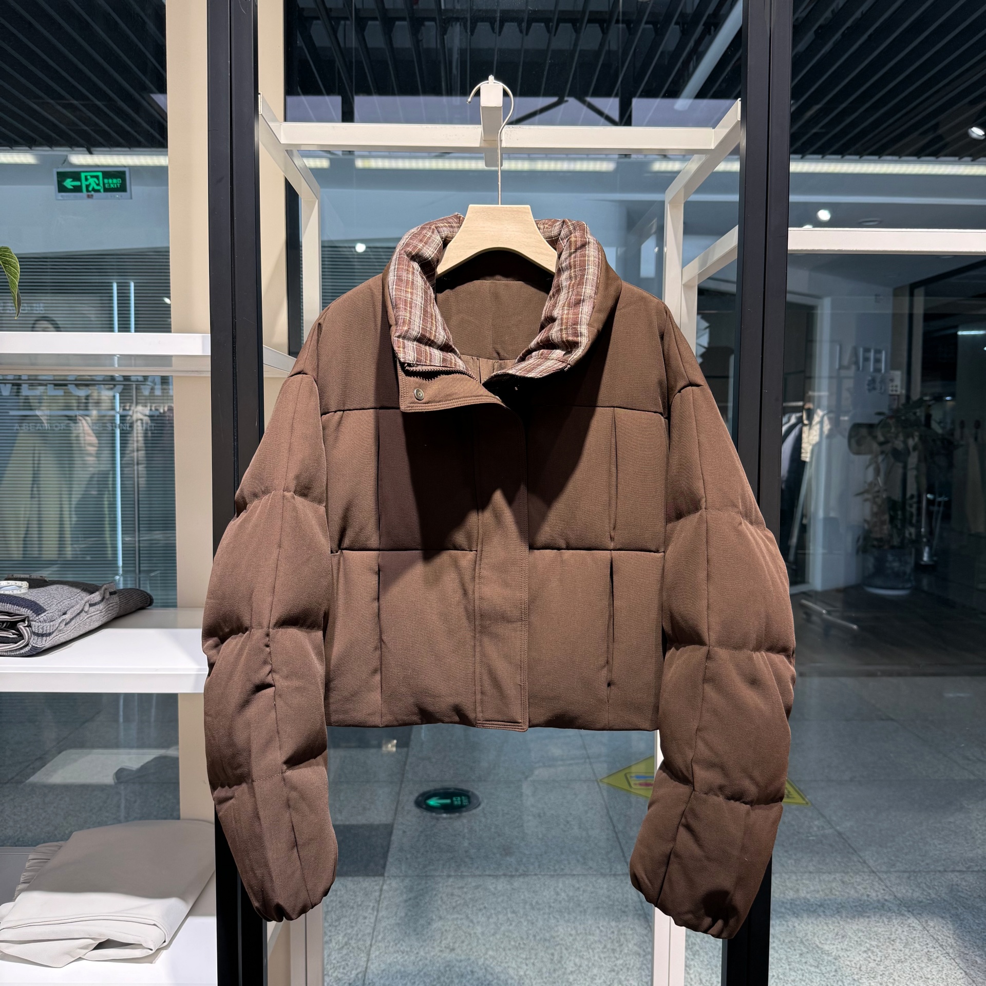 休闲短款立领简约保暖90白鸭绒羽绒服2025冬装新款小个子外套