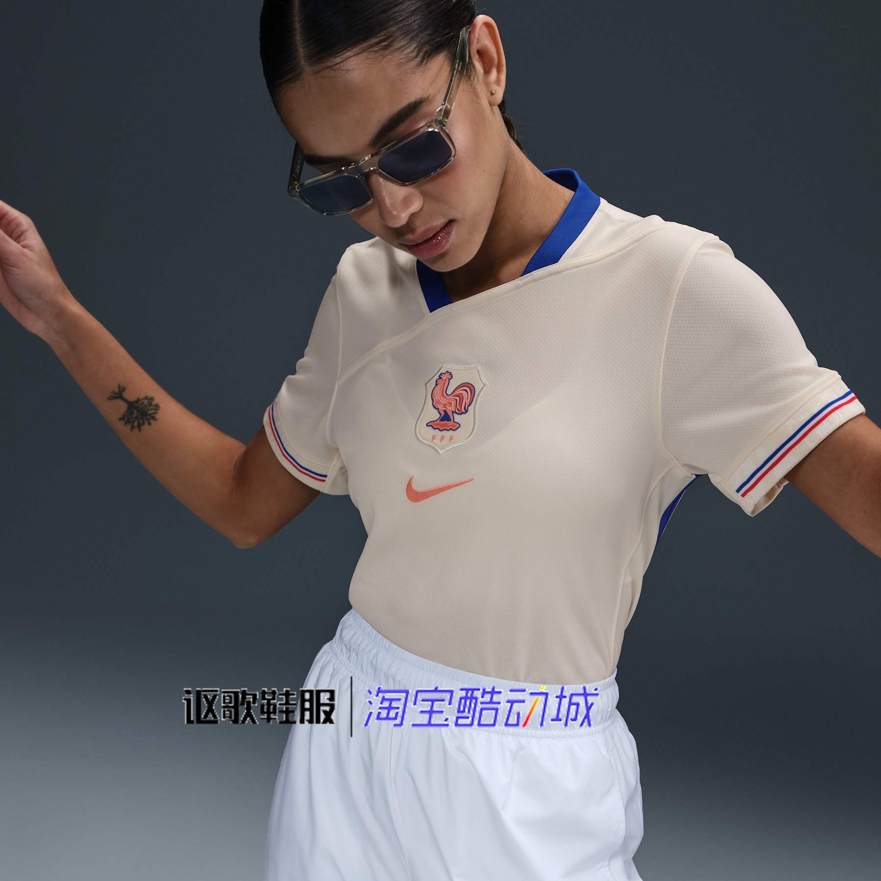 耐克女子新款速干透气修身舒适足球训练运动短袖T恤FZ9129-110,运动服/休闲服装,运动T恤,淘宝优惠券,粉丝福利购,淘宝优惠卷