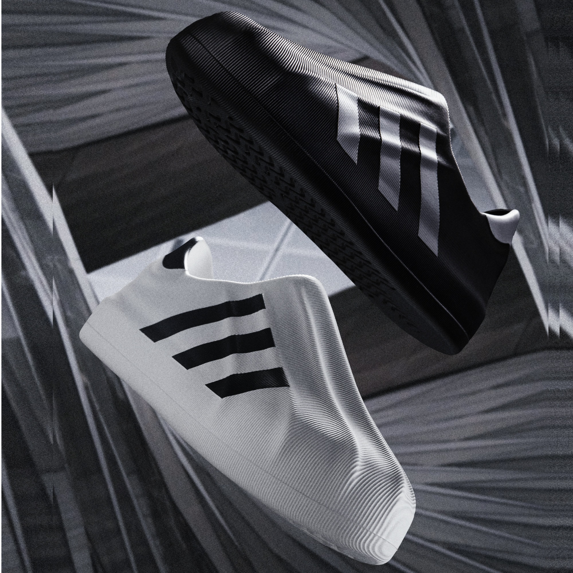 阿迪达斯三叶草未来感运动板鞋