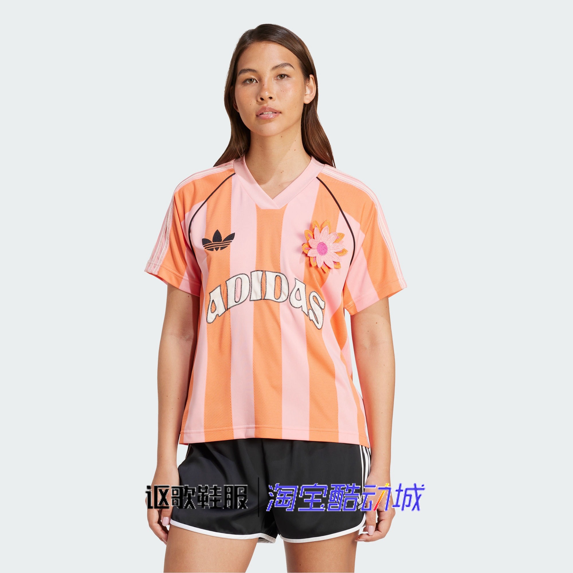 阿迪达斯三叶草女子新款宽松舒适提花V领运动休闲短袖球衣KC0673,运动服/休闲服装,运动T恤,淘宝优惠券,粉丝福利购,淘宝优惠卷