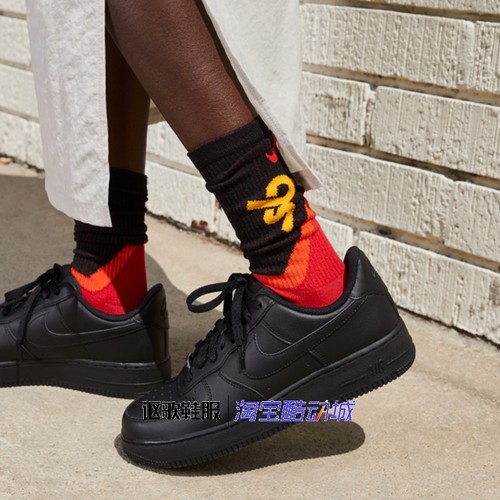 耐克女子透气耐磨运动板鞋