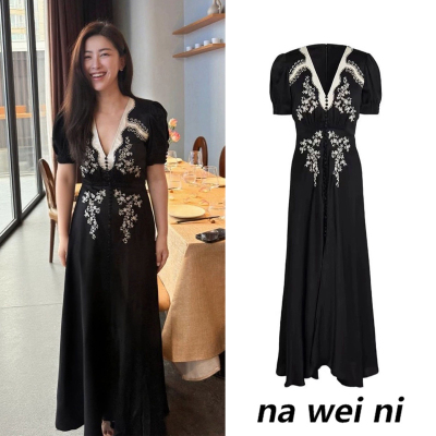 朱珠同工钉珠刺绣V领黑色连衣裙