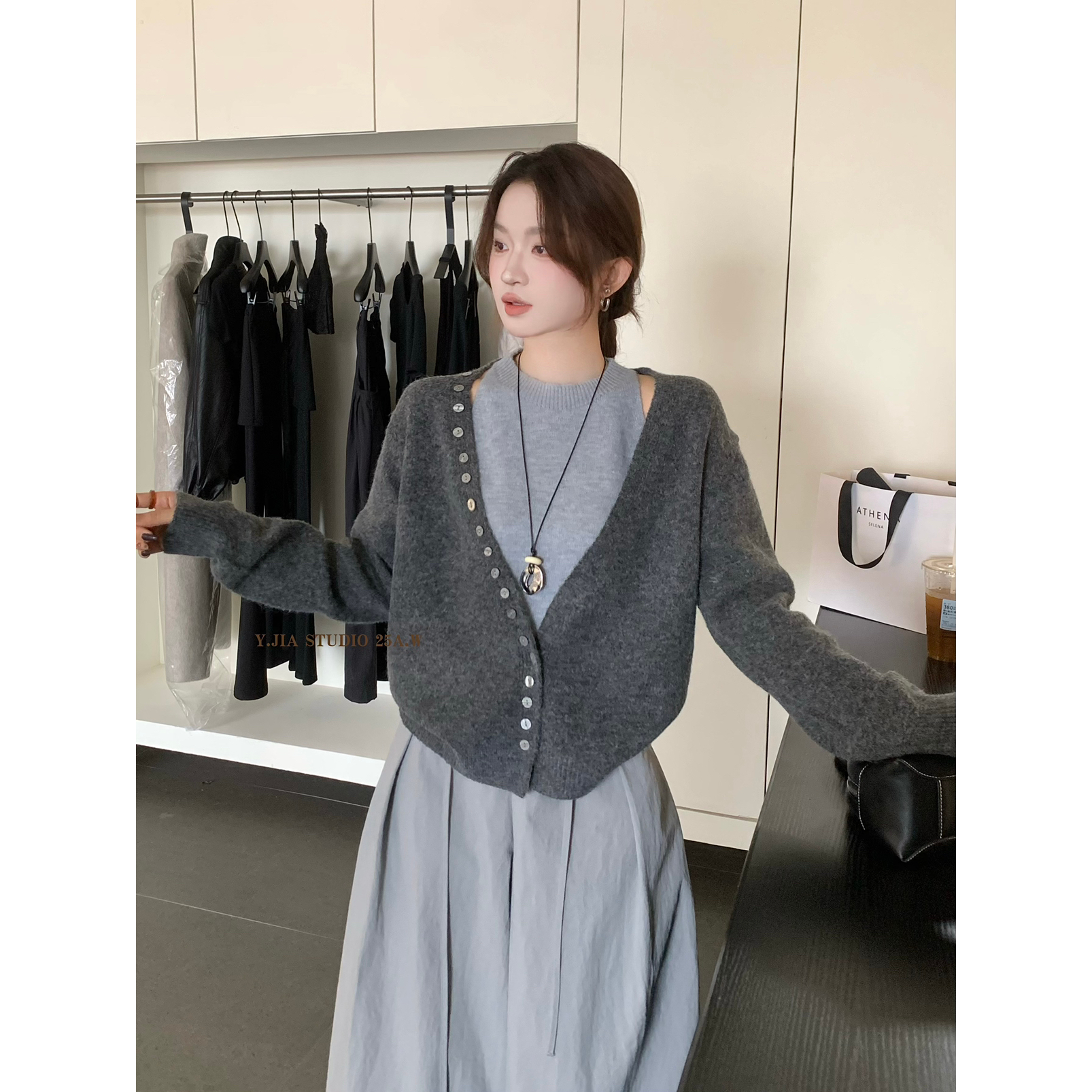 Y.JIA十三行宽松设计感多扣V领针织毛衣+无袖针织背心套装女665-5