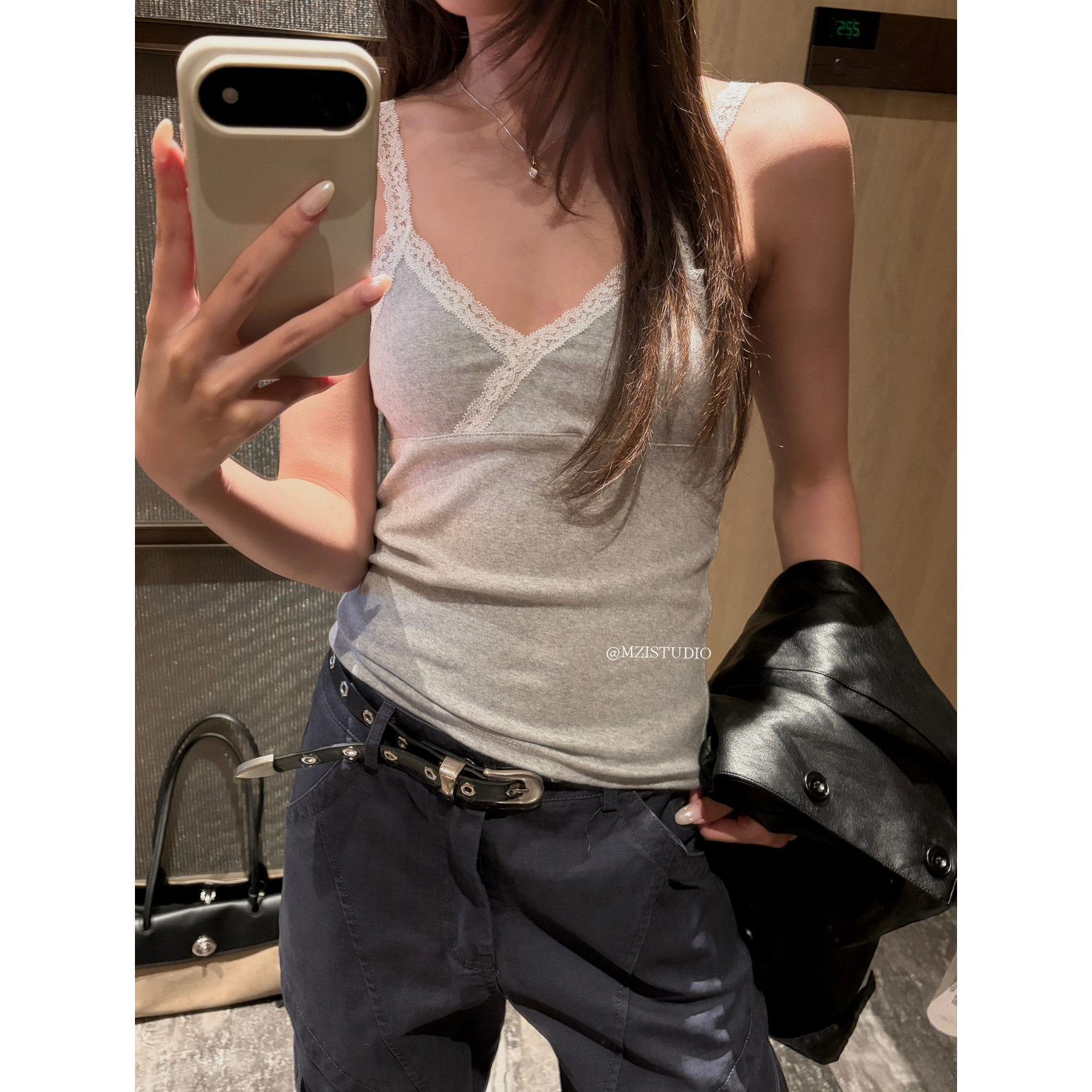MZI STUDIO十三行秋季法式减龄设计感蕾丝边拼接吊带背心女13358图片