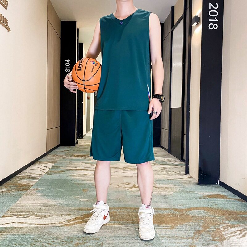 青年男士运动套装无袖冰丝背心宽松短裤速干大码高级感训练篮球服