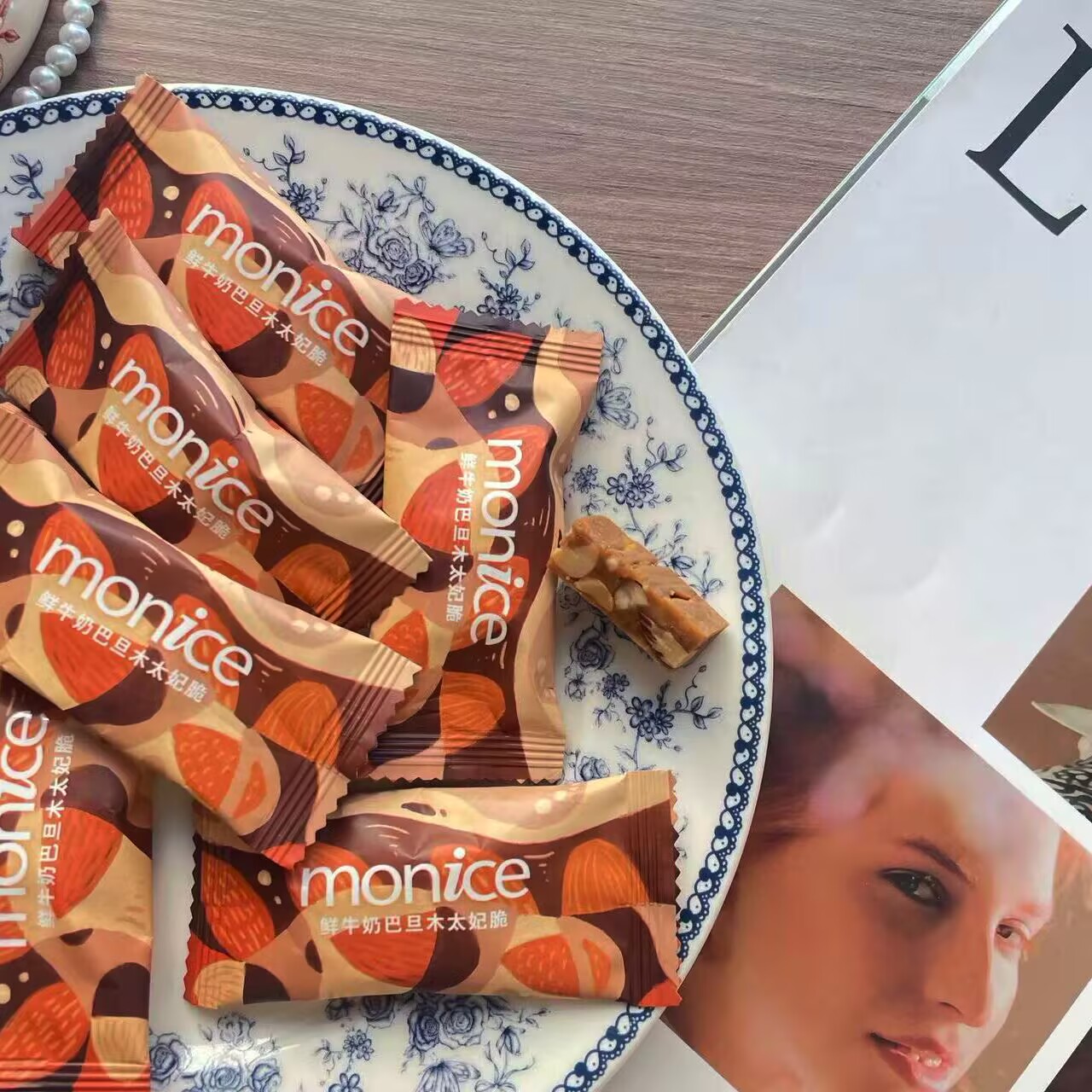 monice茉萘鲜牛奶巴旦木太妃脆高颜值结婚喜糖伴手礼休闲零食