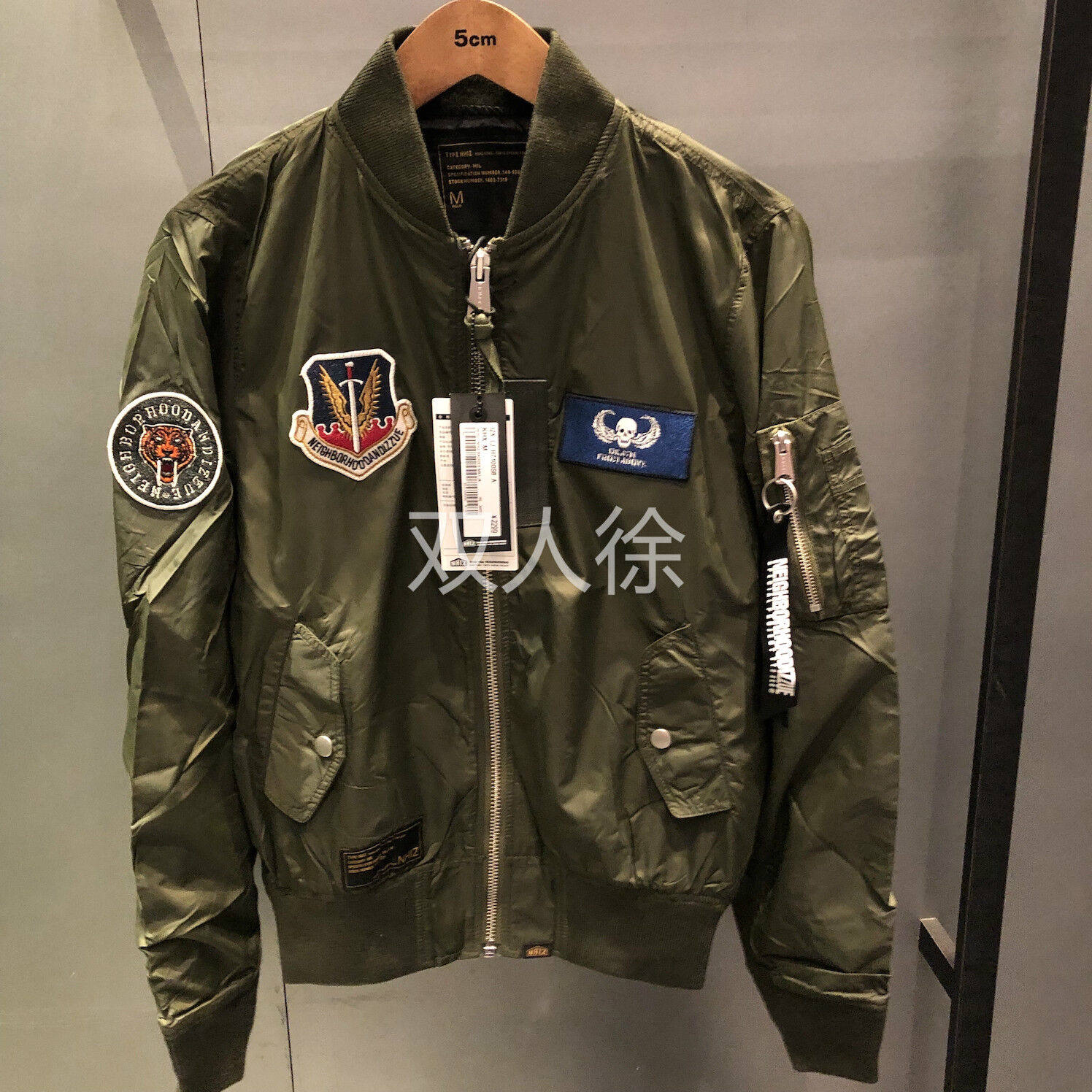 izzue NHIZ合作款春夏男士时尚潮徽章飘带机车工装飞行夹克外套