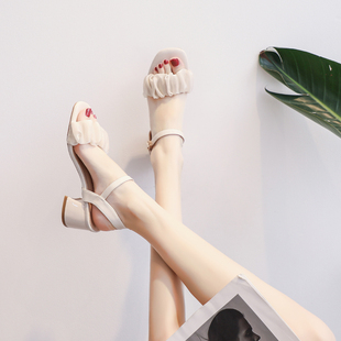 凉鞋女2026年新款夏季粗跟时尚法式女鞋仙女风配裙子一字带高跟鞋