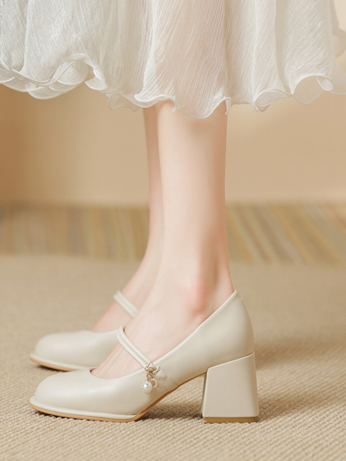 鞋子玛丽珍单鞋女2026春秋新款仙女粗跟高跟鞋软皮晚晚温柔配裙子