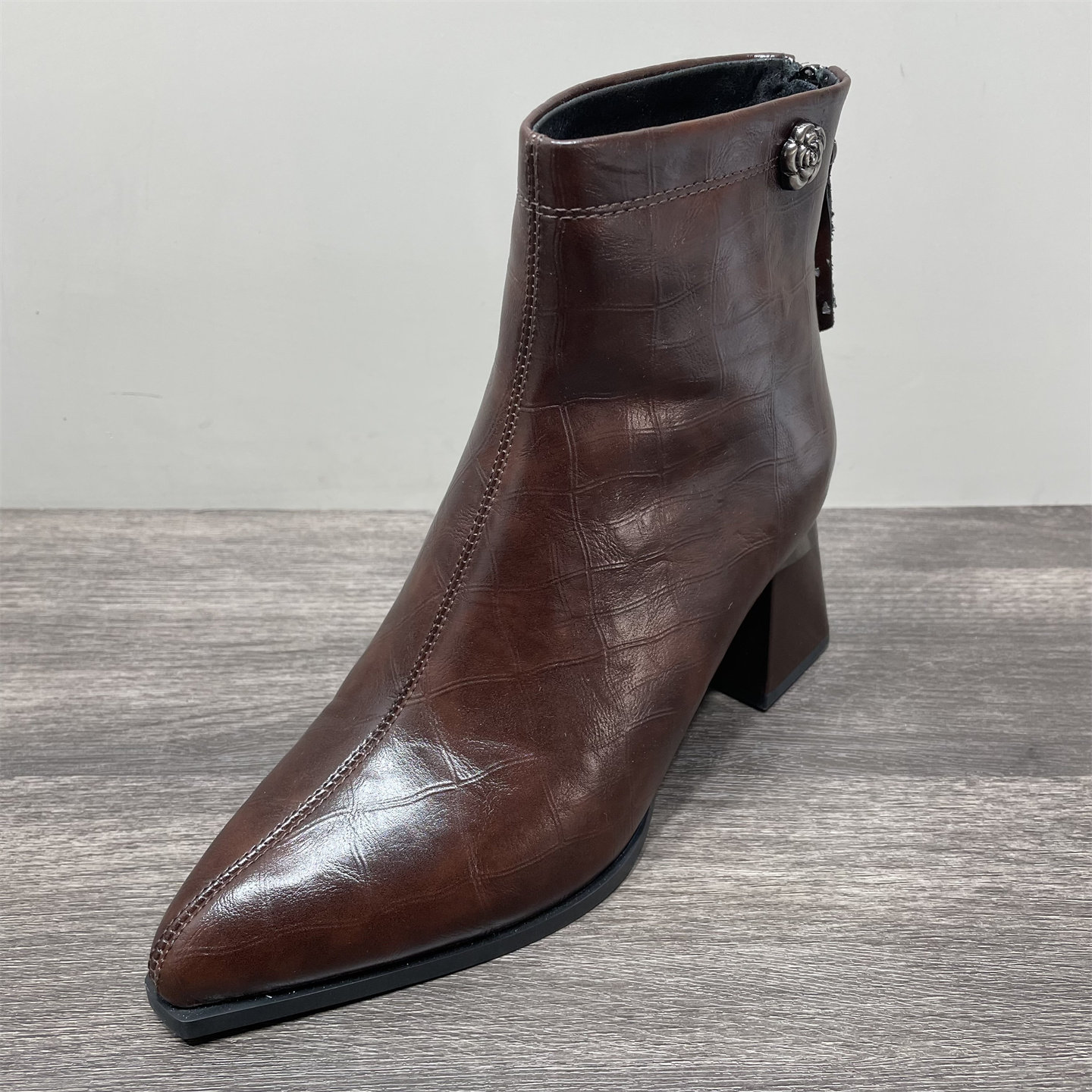 断码处理复古风高跟真皮短靴女冬季新款粗跟尖头百搭小码瘦瘦靴女,女鞋,时装靴,淘宝优惠券,粉丝福利购,淘宝优惠卷