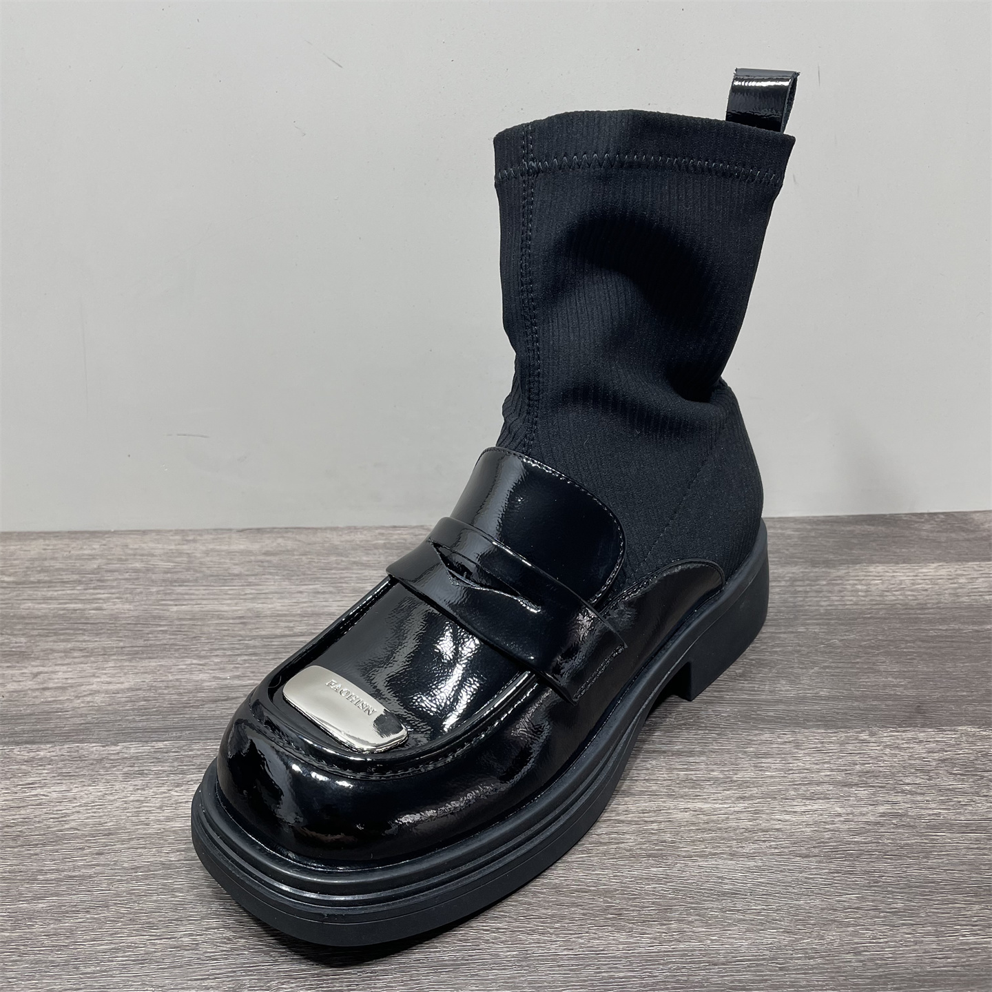 断码处理弹力瘦瘦靴女