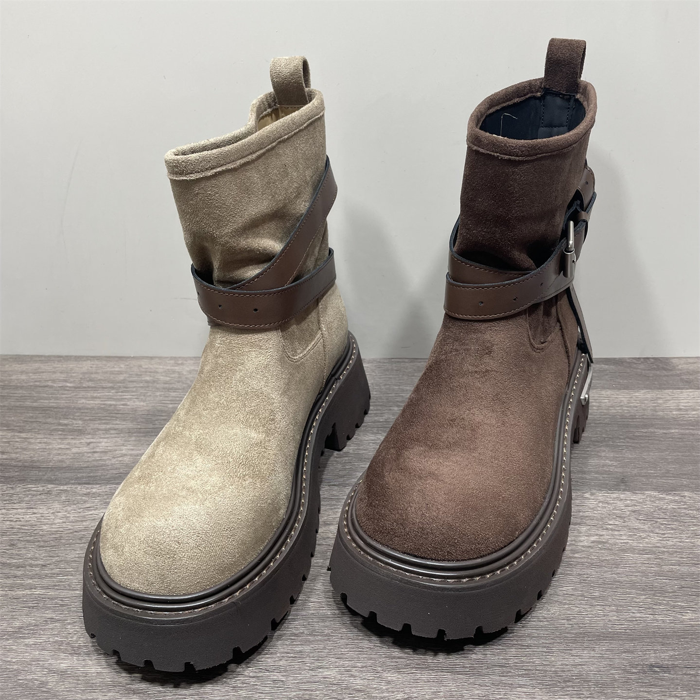 2025秋冬新款百搭厚底马丁靴女