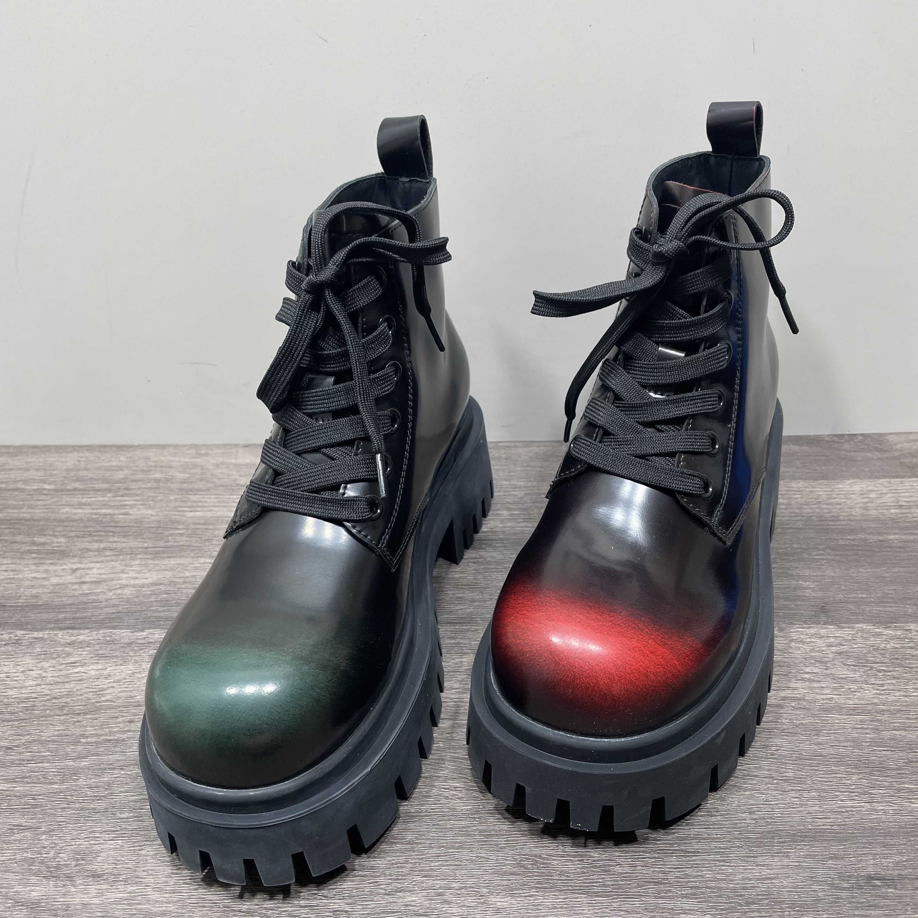 断码处理英伦风真皮马丁靴女