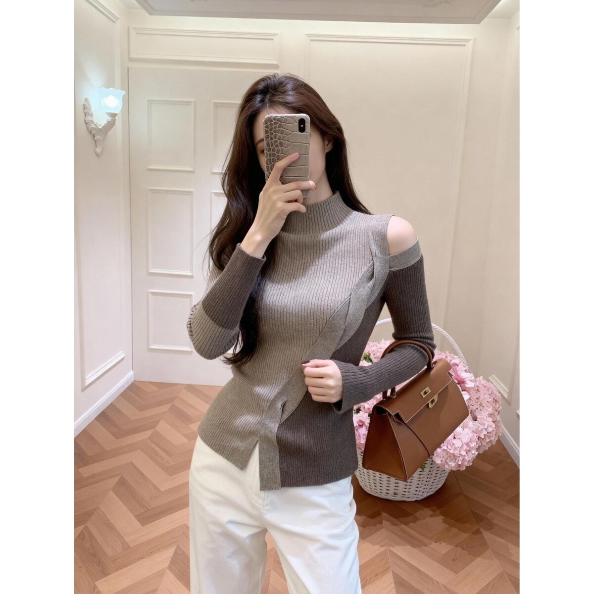 毛衣女款2025新款巨好看的早秋穿搭设计感独特漂亮露肩针织衫上衣
