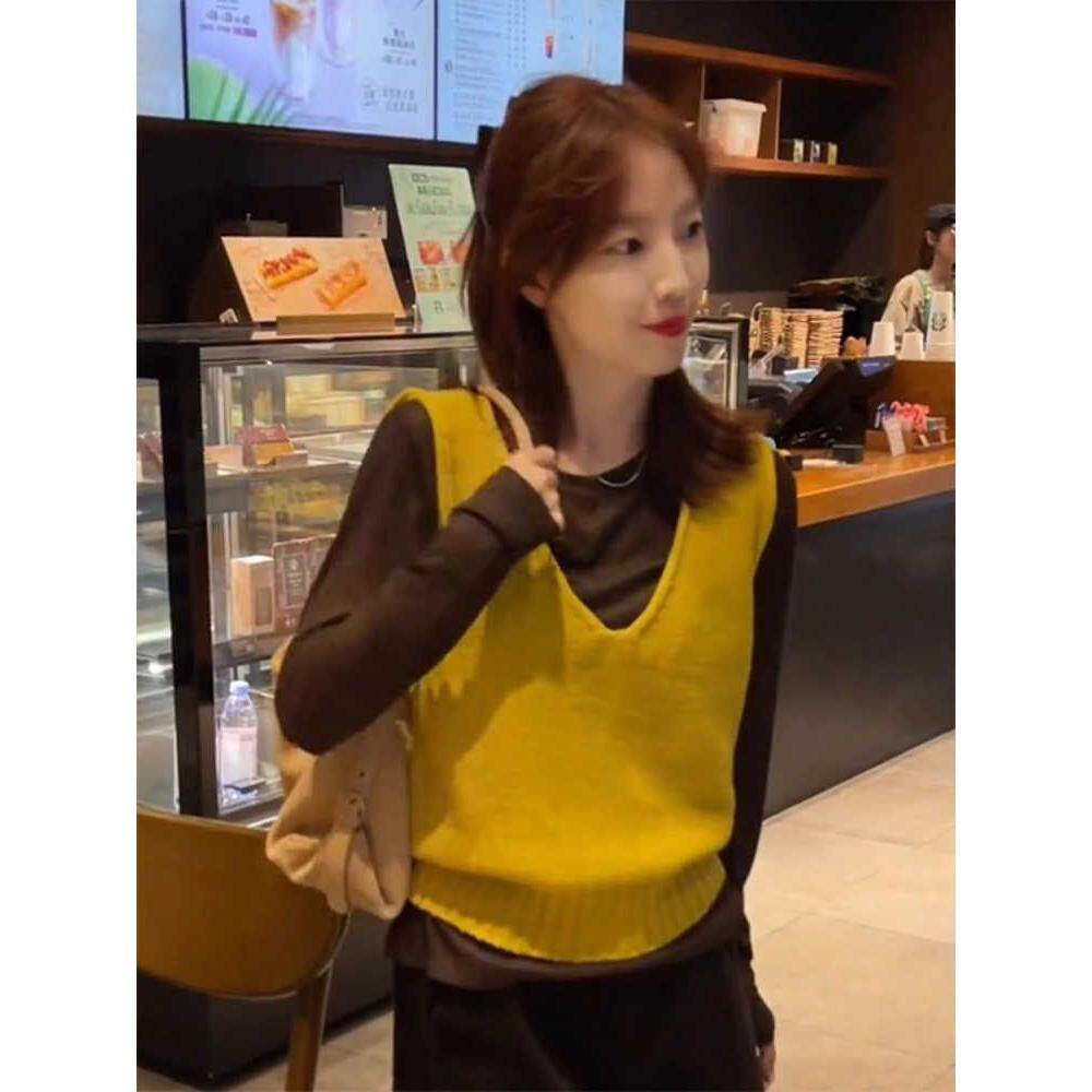 2025秋季新款韩系时尚套装气质百搭v领气质叠穿黄色马甲背心上衣