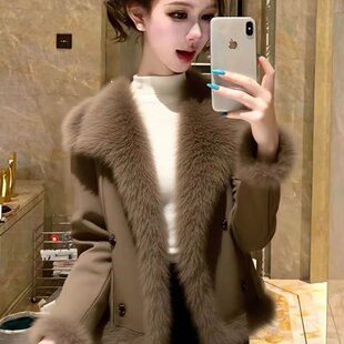 高级感咖色毛领外套2025冬季新款独特超好看轻奢气质加厚收腰上衣