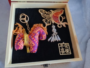 壮锦挂件冰箱贴绣球民族特色小礼品小马挂件伴手礼套装文创产品