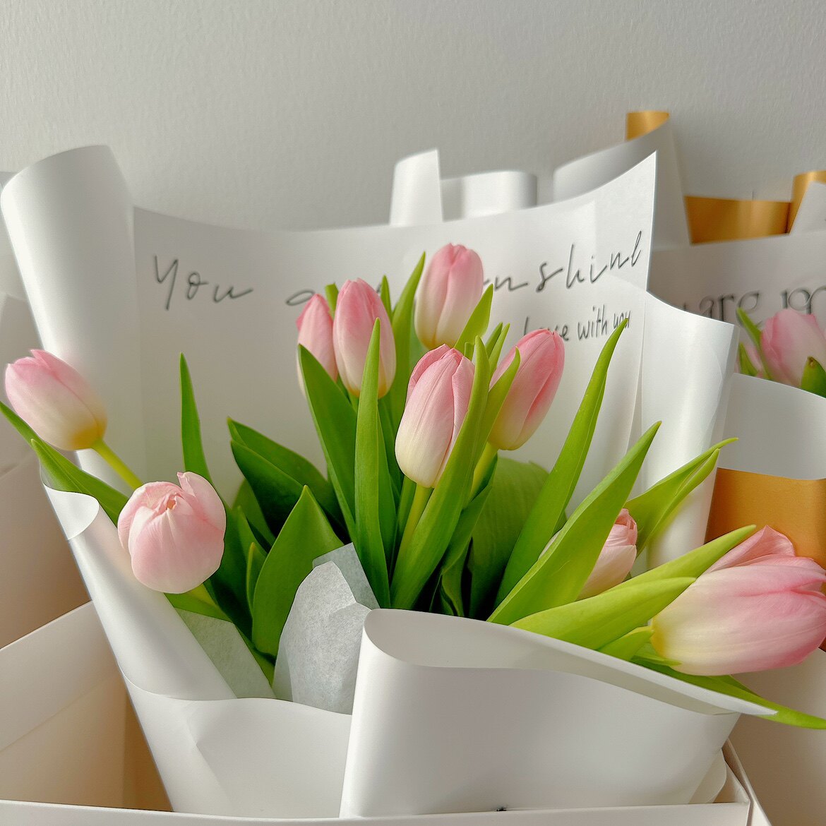 进口荷兰郁金香9朵花束北京同城鲜花店国贸送货上门生日花礼