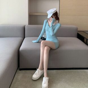 蓝色辣妹纯欲性感短裙女2026秋冬气质紧身包臀收腰长袖针织连衣裙