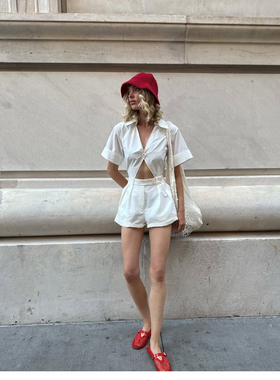 美国购elsahosk白色腰部腹部挖空设计半袖连体短裤