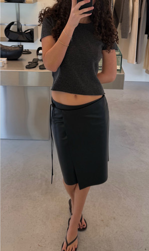 澳洲购买皮革质感裹身慵懒皮半裙 Leather skirt