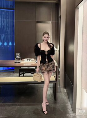 国现！花三三同款黑色人造毛坎肩外套 Faux Cardi