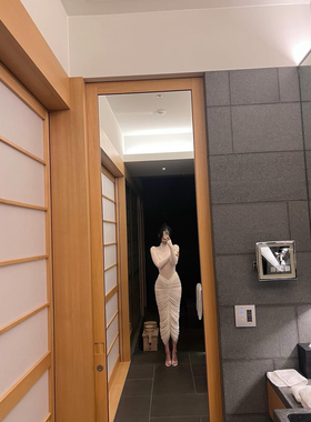 美国购elsa博主同款奶油白色高领褶皱包身裙连衣裙