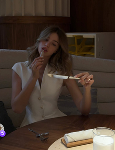 收腰气质迷你裙 剪裁V领无袖 俄罗斯购买 西装