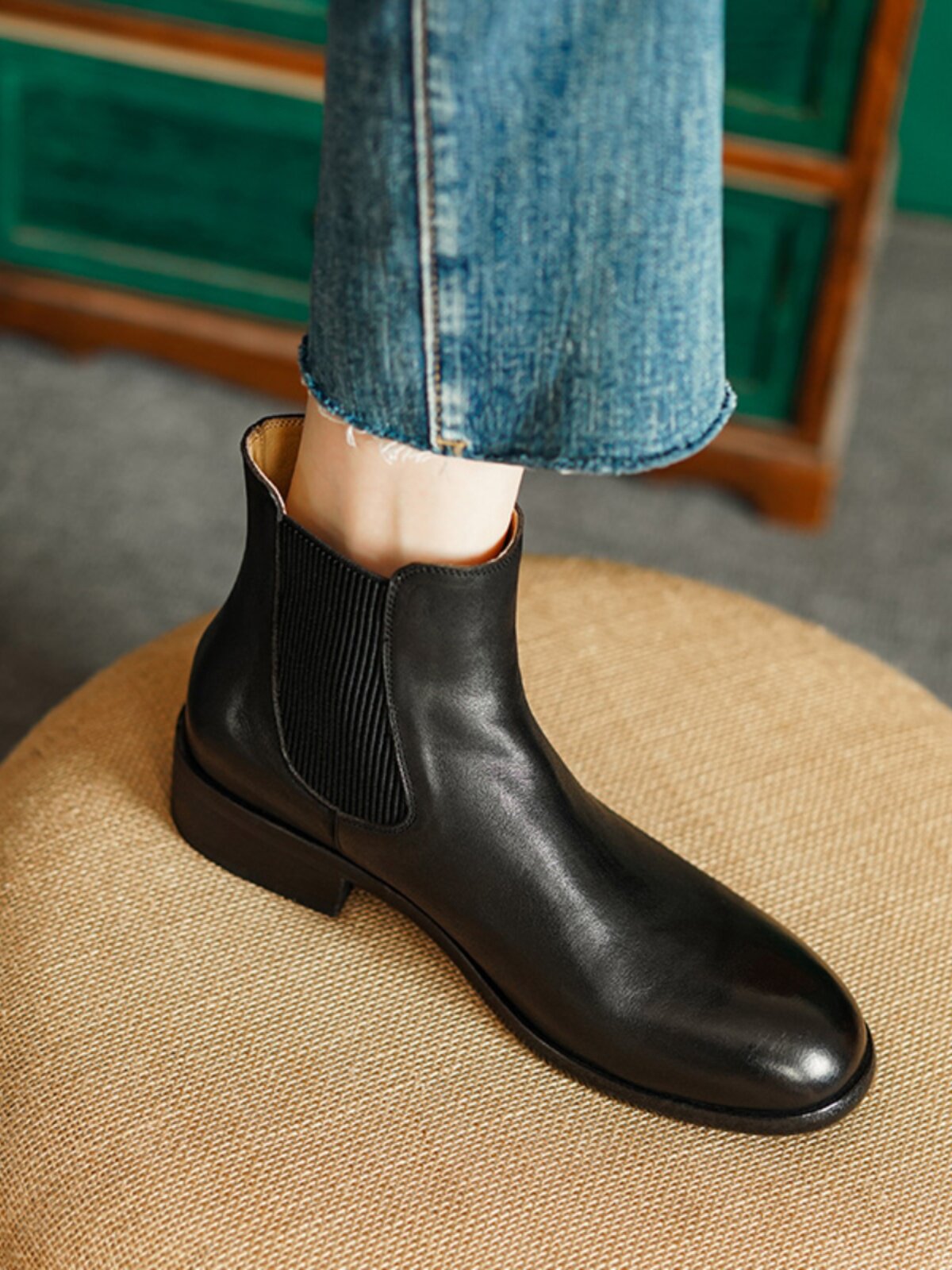 2024 NEW FLAT LEATHER CHELSEA BOOTS BRITISH STYLE AUTUMN AND WINTER FLEECE RETRO PURE LEATHER BOOTIES WOMENS HIGH FEELING