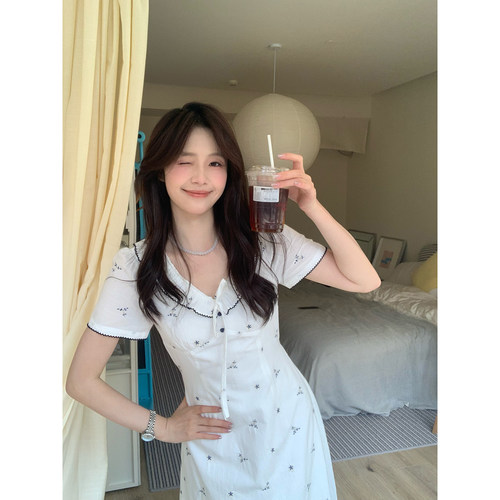 Even一雯【素描女孩】韩系高智感100棉V领刺绣碎花法式短袖连衣裙