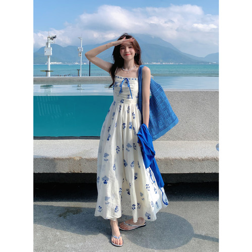 Even一雯【玻璃花房】韩系高智感法式假日感气质蓝色绣花连衣裙