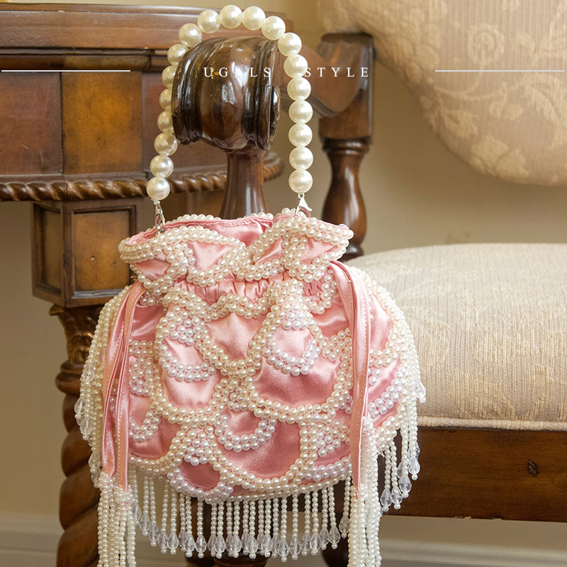 UGALS名媛淑女复古重工手工编织珍珠抽绳流苏晚宴水桶手拿斜挎包