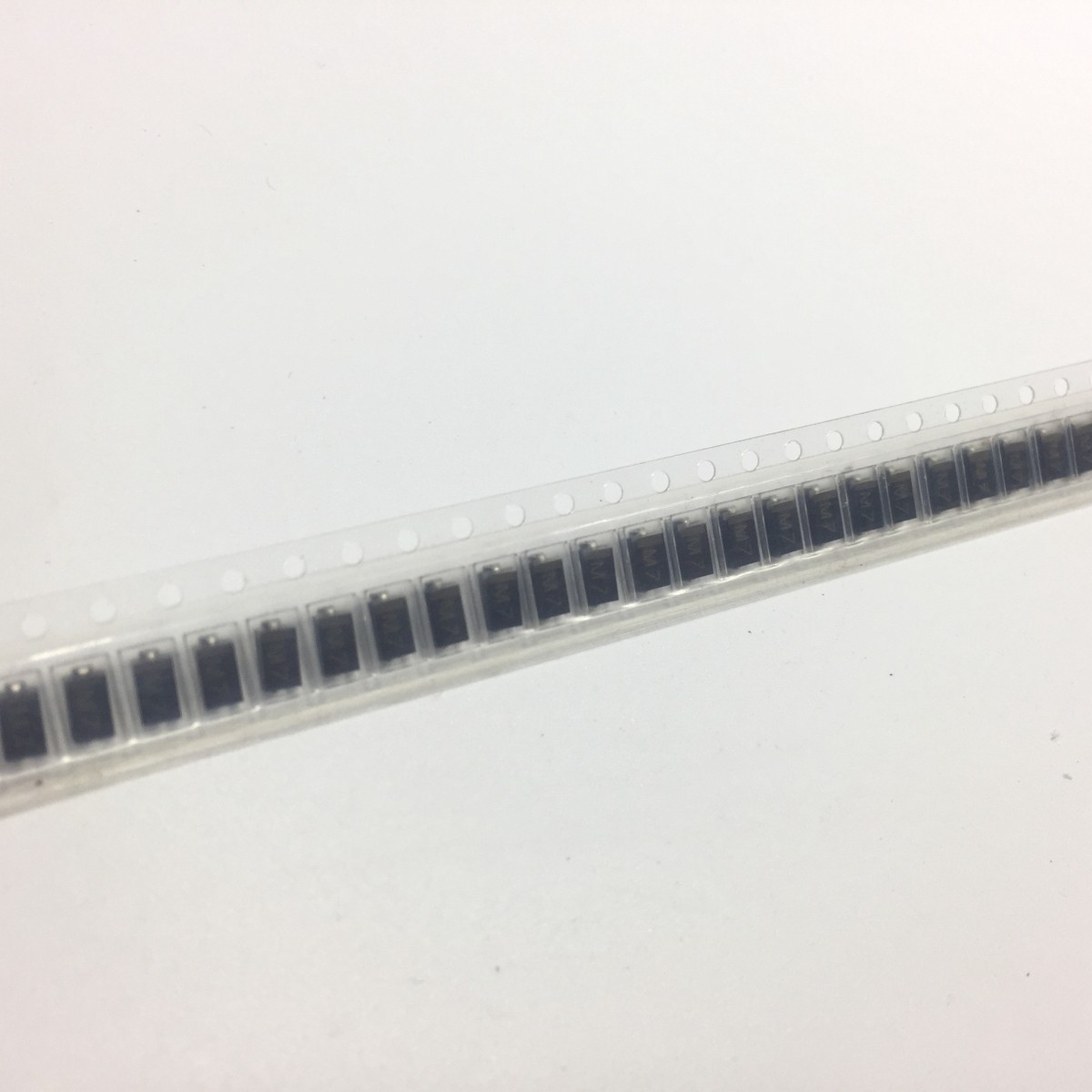 1N4007丝印M7 SMA DO-214AC贴片整流二极管 IN4007 LED常用全新