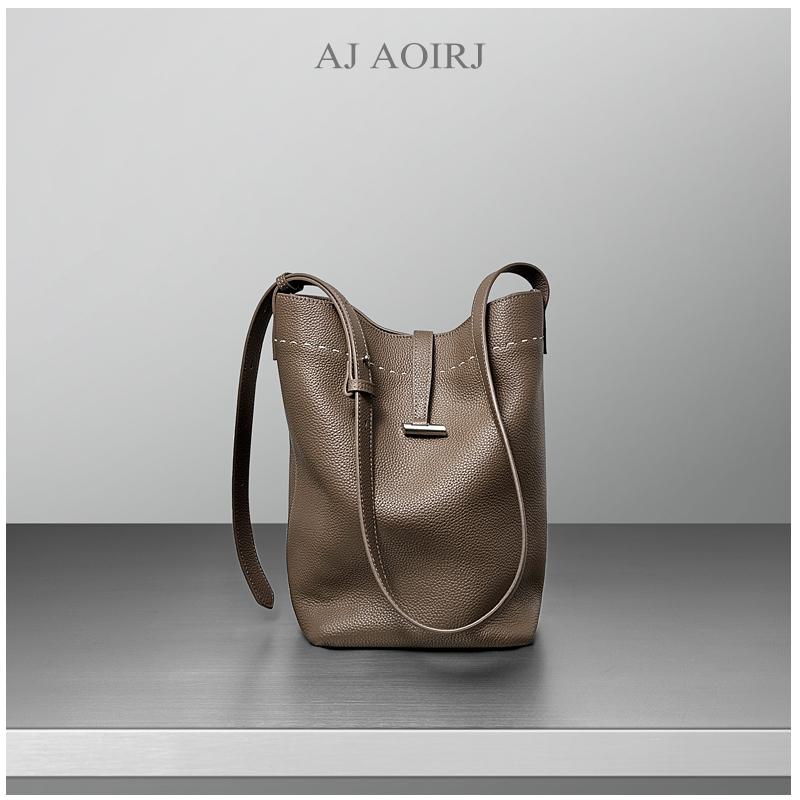 AJAOIRJ小众设计头层牛皮水桶包