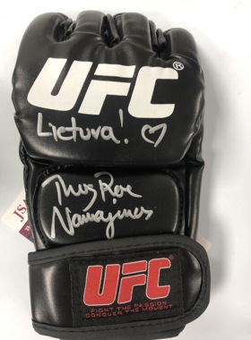 罗斯亲笔签名UFC拳套Thug Rose认证JSA
