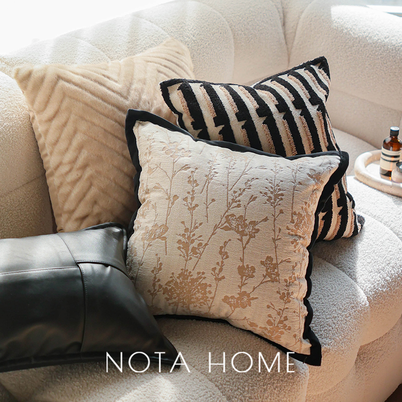 客厅沙发毛绒方枕黑色皮质腰枕