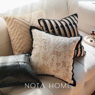 现代简约风抱枕意式轻奢高级感枕套客厅沙发毛绒方枕黑色皮质腰枕