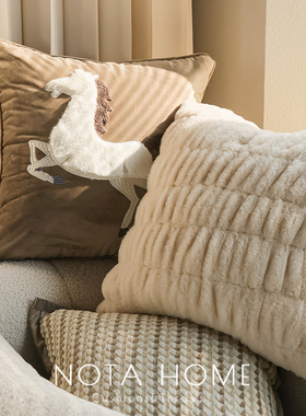 26年新款抱枕马年枕套新家软装方枕棕色毛绒靠枕车载腰靠床头靠垫