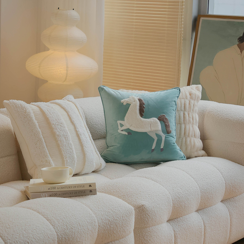 26年新年抱枕马年新款方枕小清新毛绒靠枕儿童房可爱枕套车用腰枕