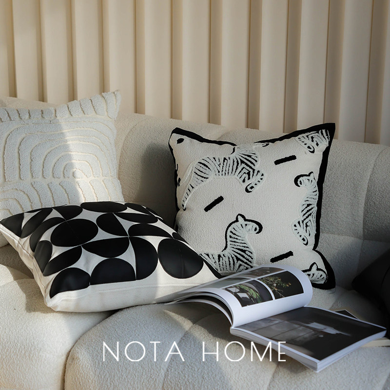 黑色皮质沙发抱枕套马年刺绣抱枕现代简约靠枕样板间软装方枕靠垫