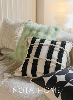 现代简约抱枕黑色皮沙发靠枕毛绒柔软方枕车用腰枕设计师轻奢枕套