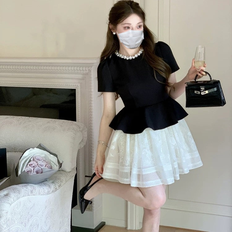 法式复古气质名媛赫本千金风蕾丝拼接假两件短袖连衣裙女夏季新款