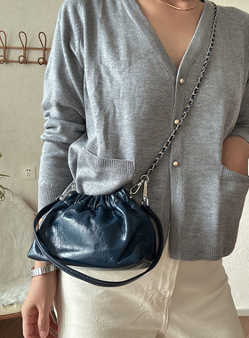 LOAN高级感褶皱小包包2025新款时尚女士斜挎包链条抽绳水桶包