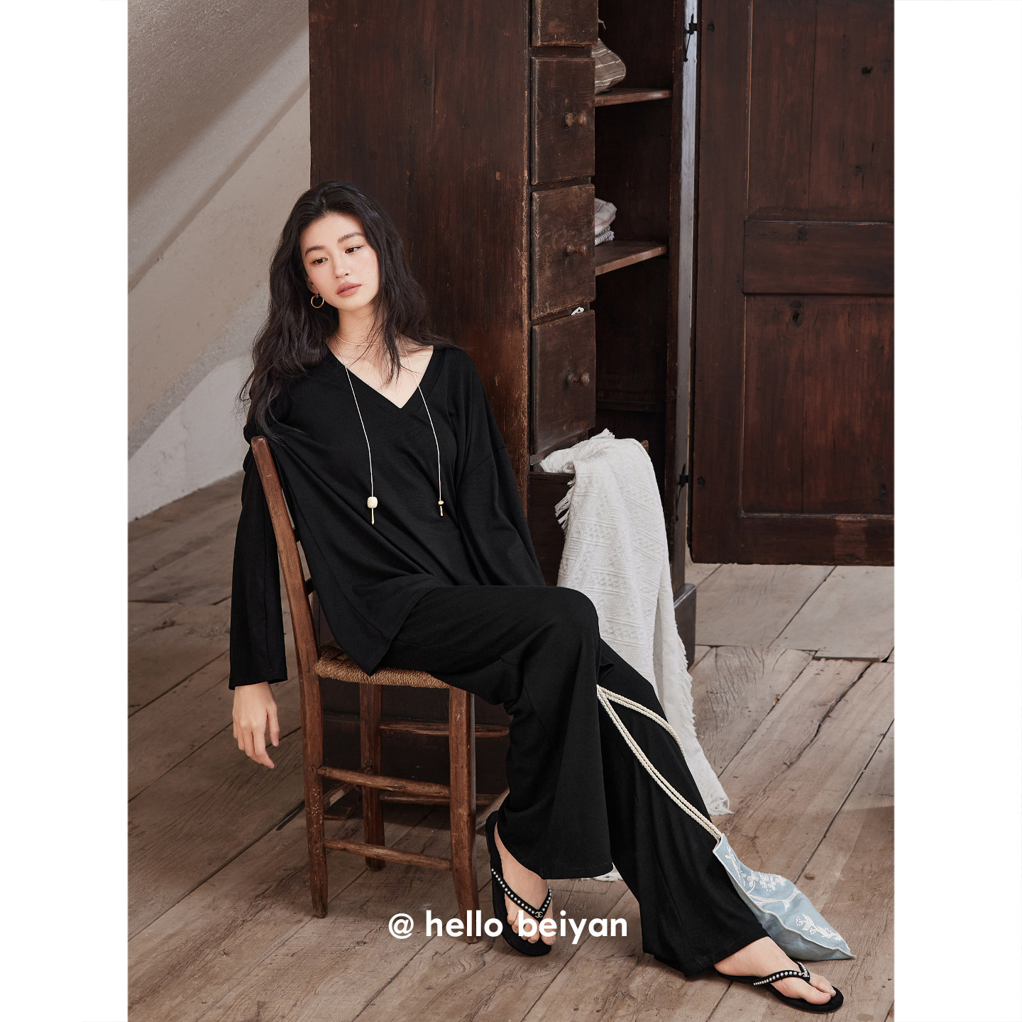 贝妍睡衣女春秋新款柔软长袖V领家居服气质少女慵懒黑色显瘦套装