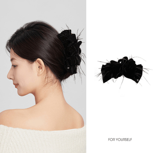 韩版黑色百搭羽毛抓夹蓬松发夹女2025新款高端鲨鱼夹洋气发饰头饰