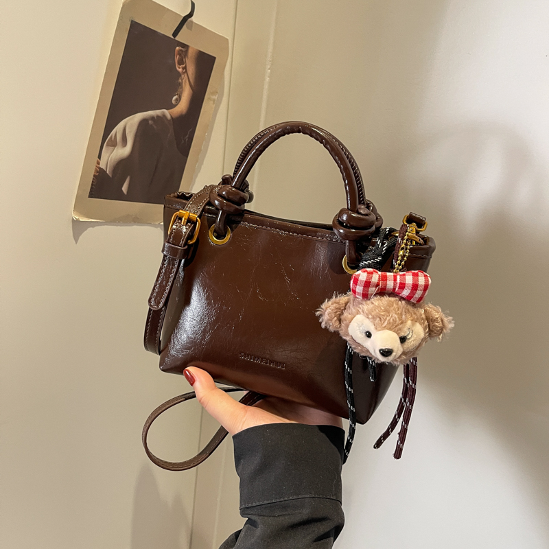 高级感小包包女2025秋冬新款潮时尚复古单肩斜挎包百搭手提水桶包