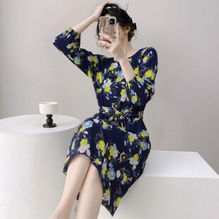 七分收口袖碎花雪纺圆领褶皱中长款及膝连衣裙子春夏新款大码女装