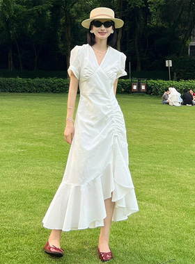 白色不规则设计感收腰连衣裙女夏