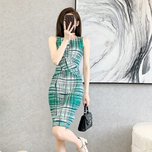 褶皱包臀一步长袖 修身 连衣裙秋冬大码 女装 无袖 新款 背心绿色春秋款
