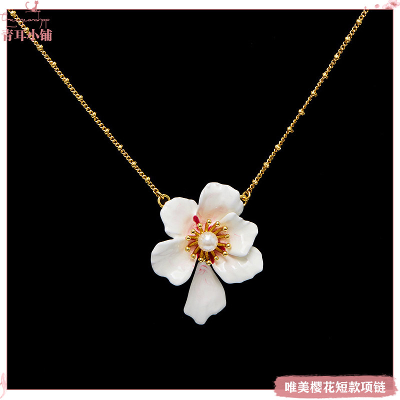 珐琅彩釉渐变白立体樱花锁骨链
